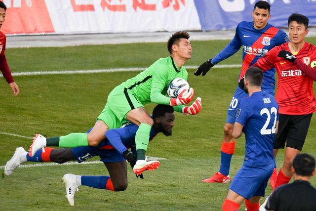 媒体人：锋线伤病困扰阵容承压 发挥内线优势严控日本3分至关重要